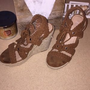 Wedge shoes